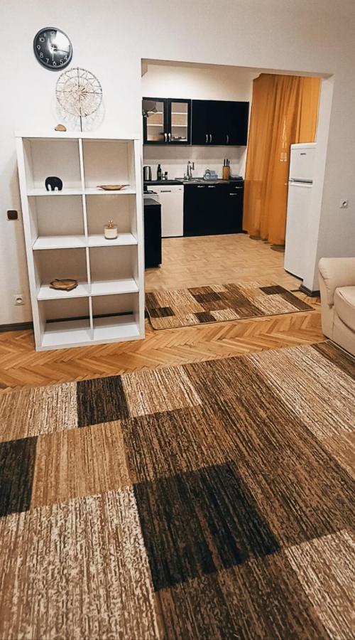 Ideally Located Center 2 Bedrooms Spacious Lägenhet