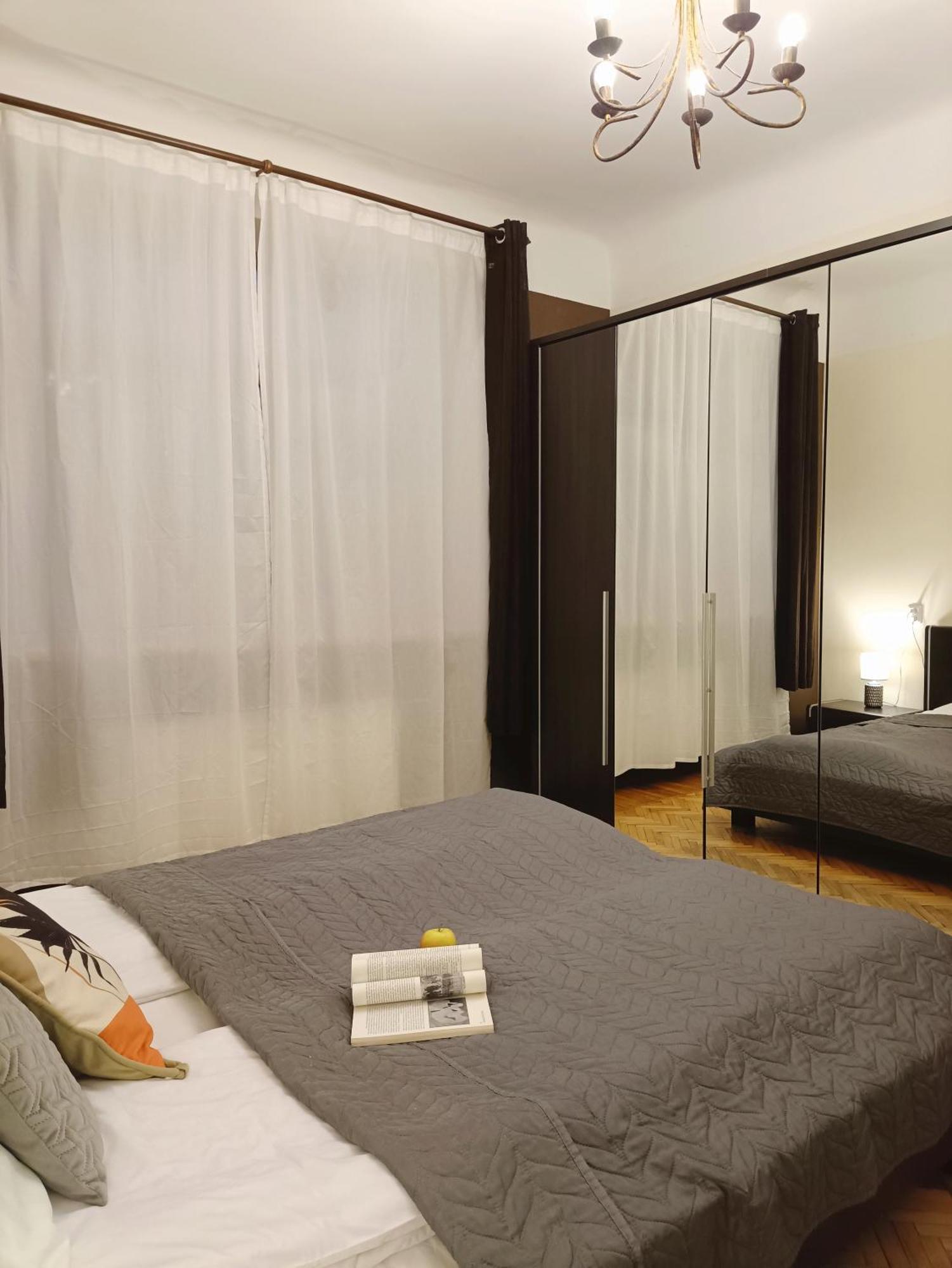 Lägenhet Ideally Located Center 2 Bedrooms Spacious